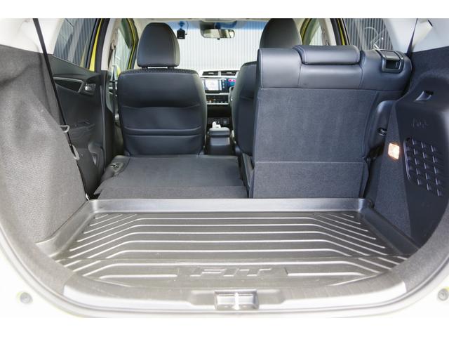 フィットハイブリッド Ｌパッケージ　電動格納式ミラー　ＡＵＴＯライト　ナビ＆ＴＶ　地デジフルセグＴＶ　ＵＳＢ　サイドエアバック　ＤＶＤ再生　バックカメラ　オートクルーズコントロール　イモビライザー　ＥＴＣ　ＥＳＣ　ＡＵＴＯエアコン（14枚目）