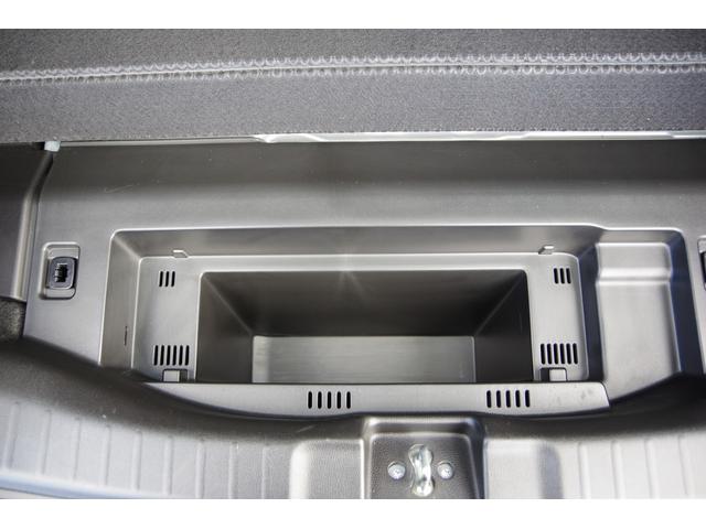 フィットハイブリッド Ｌパッケージ　電動格納式ミラー　ＡＵＴＯライト　ナビ＆ＴＶ　地デジフルセグＴＶ　ＵＳＢ　サイドエアバック　ＤＶＤ再生　バックカメラ　オートクルーズコントロール　イモビライザー　ＥＴＣ　ＥＳＣ　ＡＵＴＯエアコン（16枚目）