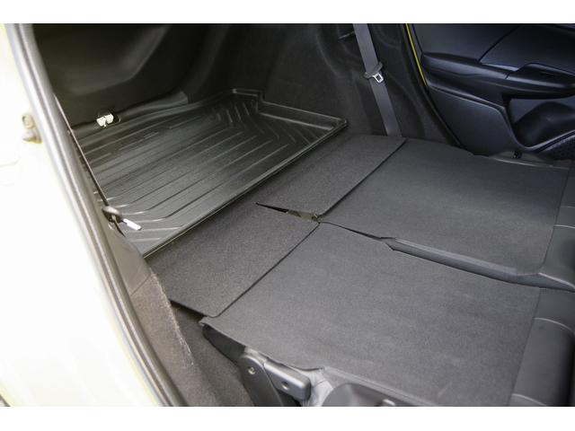 フィットハイブリッド Ｌパッケージ　電動格納式ミラー　ＡＵＴＯライト　ナビ＆ＴＶ　地デジフルセグＴＶ　ＵＳＢ　サイドエアバック　ＤＶＤ再生　バックカメラ　オートクルーズコントロール　イモビライザー　ＥＴＣ　ＥＳＣ　ＡＵＴＯエアコン（18枚目）