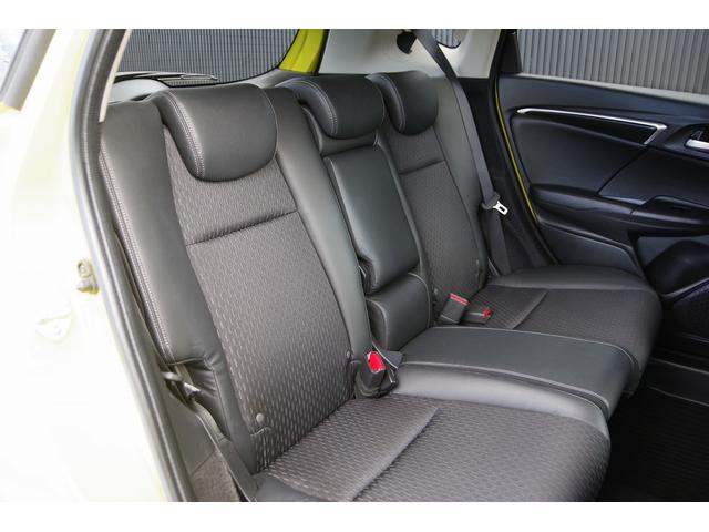 フィットハイブリッド Ｌパッケージ　電動格納式ミラー　ＡＵＴＯライト　ナビ＆ＴＶ　地デジフルセグＴＶ　ＵＳＢ　サイドエアバック　ＤＶＤ再生　バックカメラ　オートクルーズコントロール　イモビライザー　ＥＴＣ　ＥＳＣ　ＡＵＴＯエアコン（19枚目）