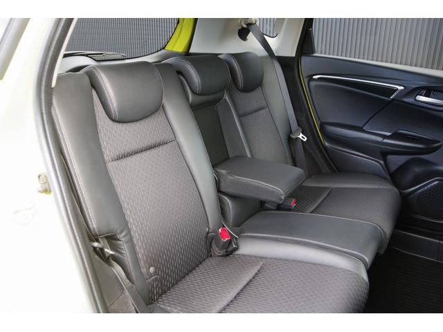 フィットハイブリッド Ｌパッケージ　電動格納式ミラー　ＡＵＴＯライト　ナビ＆ＴＶ　地デジフルセグＴＶ　ＵＳＢ　サイドエアバック　ＤＶＤ再生　バックカメラ　オートクルーズコントロール　イモビライザー　ＥＴＣ　ＥＳＣ　ＡＵＴＯエアコン（20枚目）