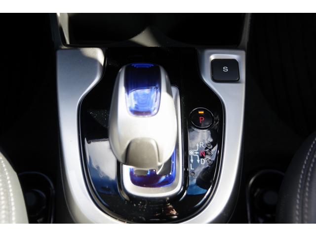 フィットハイブリッド Ｌパッケージ　電動格納式ミラー　ＡＵＴＯライト　ナビ＆ＴＶ　地デジフルセグＴＶ　ＵＳＢ　サイドエアバック　ＤＶＤ再生　バックカメラ　オートクルーズコントロール　イモビライザー　ＥＴＣ　ＥＳＣ　ＡＵＴＯエアコン（41枚目）