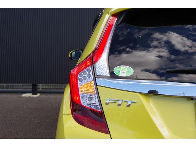 フィットハイブリッド Ｌパッケージ　電動格納式ミラー　ＡＵＴＯライト　ナビ＆ＴＶ　地デジフルセグＴＶ　ＵＳＢ　サイドエアバック　ＤＶＤ再生　バックカメラ　オートクルーズコントロール　イモビライザー　ＥＴＣ　ＥＳＣ　ＡＵＴＯエアコン（59枚目）