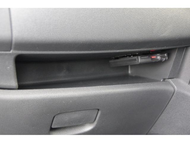 マーチ ニスモ　Ｓ　テレビ　ＷＳＲＳ　運転席エアバック　ＵＳＢ接続　盗難防止装置　Ｂカメラ　フルオートエアコン　ＤＶＤ再生　キーレスエントリー　エアロ　Ａライト　ＥＴＣ　ワンセグ　ＰＳ　ローダウン　ＡＢＳ　横滑防止（40枚目）