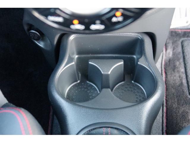 マーチ ニスモ　Ｓ　テレビ　ＷＳＲＳ　運転席エアバック　ＵＳＢ接続　盗難防止装置　Ｂカメラ　フルオートエアコン　ＤＶＤ再生　キーレスエントリー　エアロ　Ａライト　ＥＴＣ　ワンセグ　ＰＳ　ローダウン　ＡＢＳ　横滑防止（41枚目）