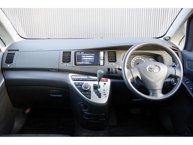 アイシス プラタナ Bカメ プッシュスタートスマートキー パワーウインドウ キーレスエントリー ダブルエアバッグ 横滑り防止 オートエアコン DVD 3列シート イモビライザー ETC パワステ 電動格納ミラー ABS(3枚目)