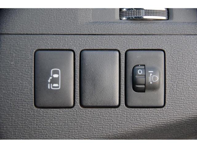 アイシス プラタナ Bカメ プッシュスタートスマートキー パワーウインドウ キーレスエントリー ダブルエアバッグ 横滑り防止 オートエアコン DVD 3列シート イモビライザー ETC パワステ 電動格納ミラー ABS(19枚目)