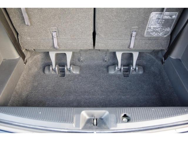 アイシス プラタナ Bカメ プッシュスタートスマートキー パワーウインドウ キーレスエントリー ダブルエアバッグ 横滑り防止 オートエアコン DVD 3列シート イモビライザー ETC パワステ 電動格納ミラー ABS(23枚目)