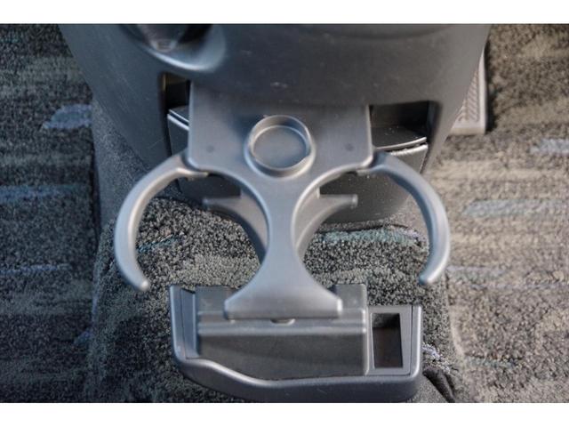 アイシス プラタナ Bカメ プッシュスタートスマートキー パワーウインドウ キーレスエントリー ダブルエアバッグ 横滑り防止 オートエアコン DVD 3列シート イモビライザー ETC パワステ 電動格納ミラー ABS(38枚目)