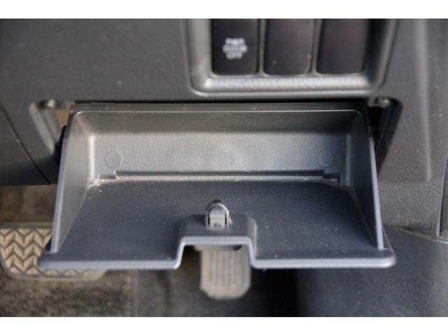 アイシス プラタナ Bカメ プッシュスタートスマートキー パワーウインドウ キーレスエントリー ダブルエアバッグ 横滑り防止 オートエアコン DVD 3列シート イモビライザー ETC パワステ 電動格納ミラー ABS(41枚目)