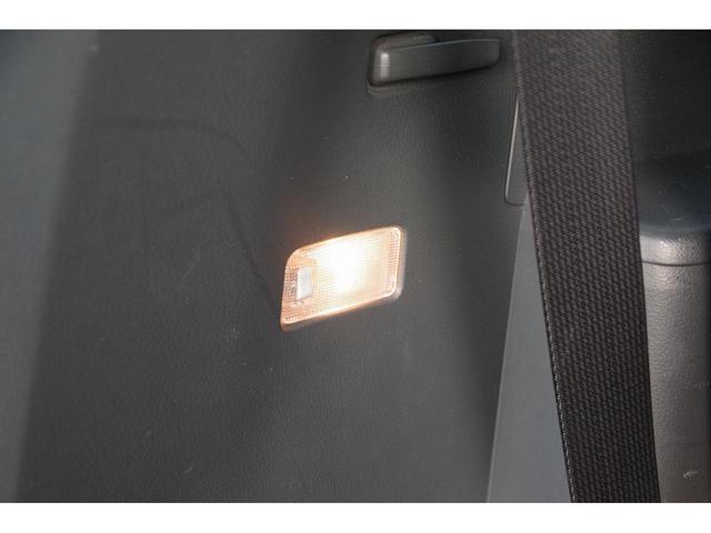 アイシス プラタナ Bカメ プッシュスタートスマートキー パワーウインドウ キーレスエントリー ダブルエアバッグ 横滑り防止 オートエアコン DVD 3列シート イモビライザー ETC パワステ 電動格納ミラー ABS(47枚目)