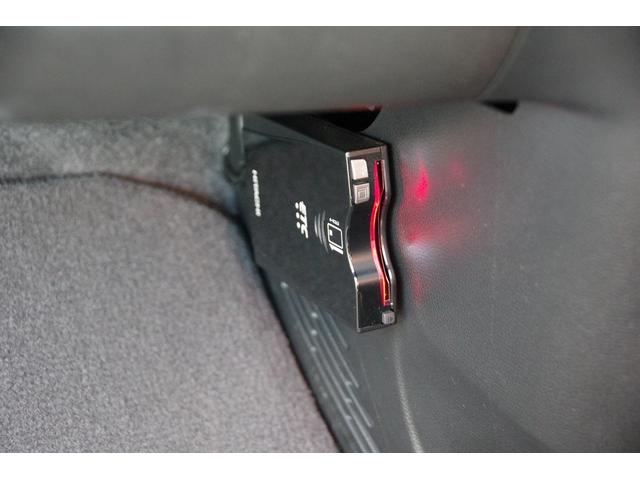 �O�������E���[���N���[�j���O���s������ɔ[�Ԃ������Ē����Ă���܂��B�[�Ԃ̏u�Ԃ�����K�ɏ���Ă����������߂̍őP��s�������q�l�Ɋ��Œ�����N���}���ł��B