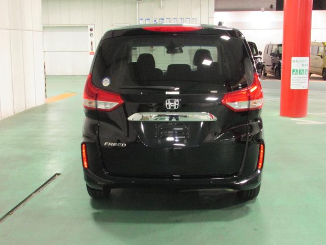 フリード Ｇ　禁煙車　Ｃパッケージ　ナビ　ＥＴＣ　ドラレコ　ワンオーナー　ベンチシート　記録簿　３列シート　ＬＥＤヘッドライト　パワーウインドウ　地デジ　Ｒカメラ　イモビ　ＶＳＡ　ドライブレコーダー　エアコン（12枚目）