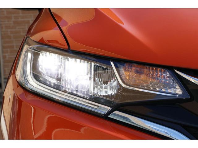 フィットハイブリッド S ホンダセンシング ワンオーナー 純正ナビ LEDヘッドライト LEDフォグライト パドルシフト ETC 16インチアルミホイール サイドエアバック カーテンエアバック(6枚目)