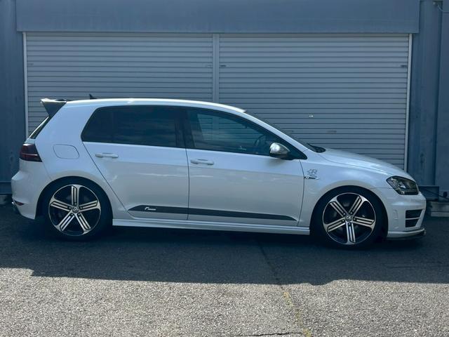 ゴルフR ベースグレード タイヤ新品/Racing Lineマフラー・ダウンサス・パドルシフト/後期テール/カーボンフロントリップ/カーボントランクスポイラー/バックカメラ/前後ドラレコ/デジタルインナーミラー/ETC(9枚目)