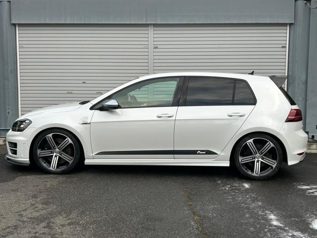 ゴルフR ベースグレード タイヤ新品/Racing Lineマフラー・ダウンサス・パドルシフト/後期テール/カーボンフロントリップ/カーボントランクスポイラー/バックカメラ/前後ドラレコ/デジタルインナーミラー/ETC(10枚目)