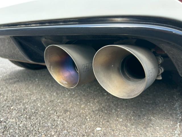 ゴルフR ベースグレード タイヤ新品/Racing Lineマフラー・ダウンサス・パドルシフト/後期テール/カーボンフロントリップ/カーボントランクスポイラー/バックカメラ/前後ドラレコ/デジタルインナーミラー/ETC(19枚目)