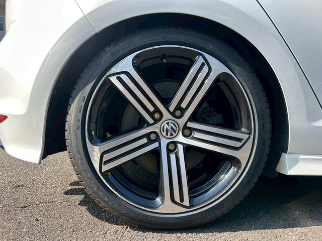 ゴルフR ベースグレード タイヤ新品/Racing Lineマフラー・ダウンサス・パドルシフト/後期テール/カーボンフロントリップ/カーボントランクスポイラー/バックカメラ/前後ドラレコ/デジタルインナーミラー/ETC(22枚目)