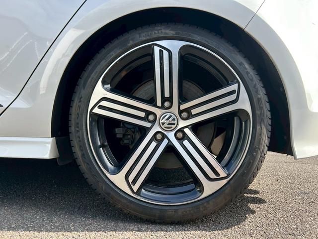 ゴルフR ベースグレード タイヤ新品/Racing Lineマフラー・ダウンサス・パドルシフト/後期テール/カーボンフロントリップ/カーボントランクスポイラー/バックカメラ/前後ドラレコ/デジタルインナーミラー/ETC(24枚目)