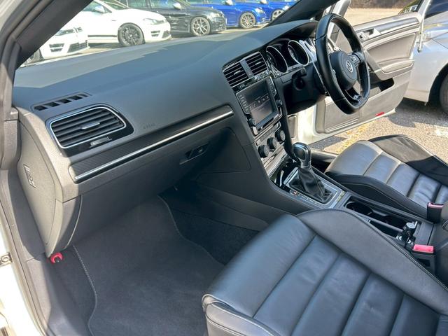 ゴルフR ベースグレード タイヤ新品/Racing Lineマフラー・ダウンサス・パドルシフト/後期テール/カーボンフロントリップ/カーボントランクスポイラー/バックカメラ/前後ドラレコ/デジタルインナーミラー/ETC(31枚目)