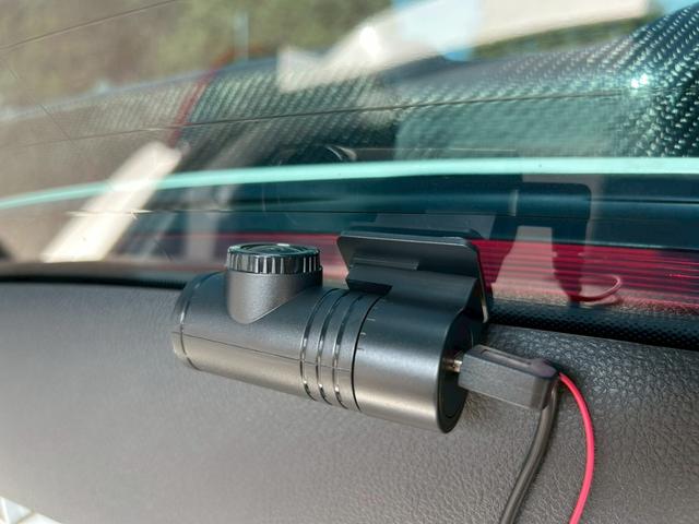 ゴルフR ベースグレード タイヤ新品/Racing Lineマフラー・ダウンサス・パドルシフト/後期テール/カーボンフロントリップ/カーボントランクスポイラー/バックカメラ/前後ドラレコ/デジタルインナーミラー/ETC(40枚目)