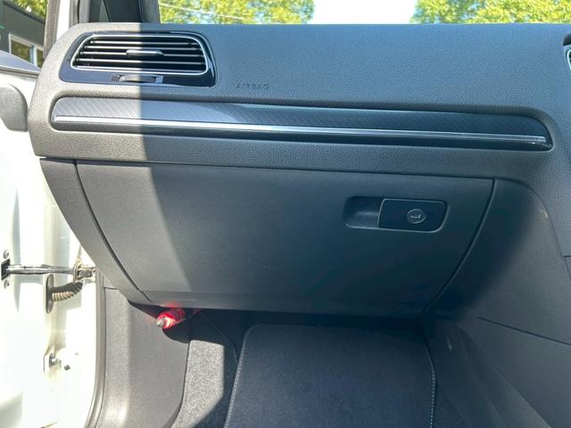 ゴルフR ベースグレード タイヤ新品/Racing Lineマフラー・ダウンサス・パドルシフト/後期テール/カーボンフロントリップ/カーボントランクスポイラー/バックカメラ/前後ドラレコ/デジタルインナーミラー/ETC(62枚目)