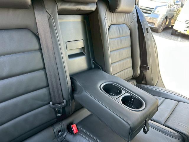 ゴルフR ベースグレード タイヤ新品/Racing Lineマフラー・ダウンサス・パドルシフト/後期テール/カーボンフロントリップ/カーボントランクスポイラー/バックカメラ/前後ドラレコ/デジタルインナーミラー/ETC(70枚目)