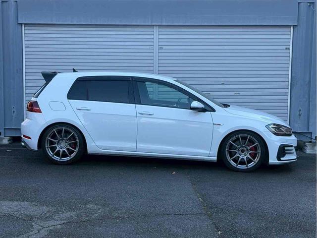 ゴルフＧＴＩ ベースグレード　レムスマフラー／ＳＳＲホイール／Ｈ＆Ｒダウンサス／ＡＰＲエアインテーク／ＥＣＳエアインテークホース／トランクスポイラー／前後ブラックエンブレム／Ａｐｐｌｅ　Ｃａｒ　Ｐｌａｙ／バックカメラ／ドラレコ（8枚目）