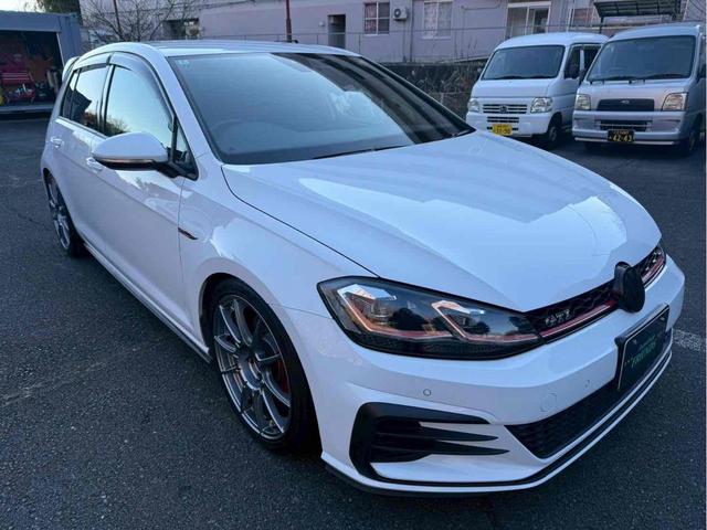ゴルフＧＴＩ ベースグレード　レムスマフラー／ＳＳＲホイール／Ｈ＆Ｒダウンサス／ＡＰＲエアインテーク／ＥＣＳエアインテークホース／トランクスポイラー／前後ブラックエンブレム／Ａｐｐｌｅ　Ｃａｒ　Ｐｌａｙ／バックカメラ／ドラレコ（10枚目）