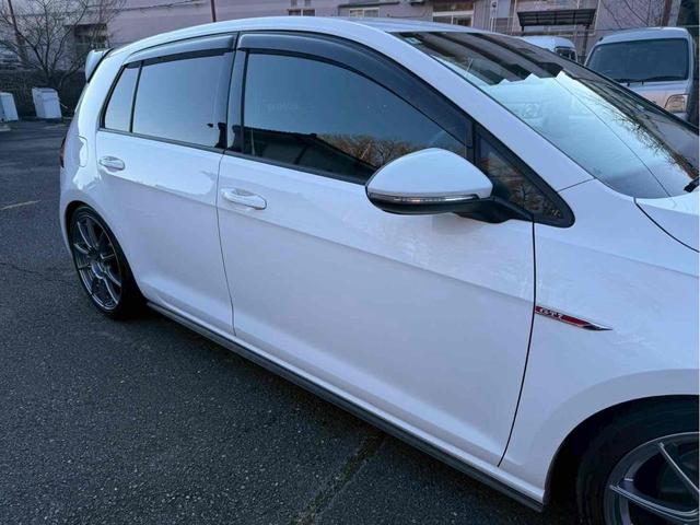 ゴルフＧＴＩ ベースグレード　レムスマフラー／ＳＳＲホイール／Ｈ＆Ｒダウンサス／ＡＰＲエアインテーク／ＥＣＳエアインテークホース／トランクスポイラー／前後ブラックエンブレム／Ａｐｐｌｅ　Ｃａｒ　Ｐｌａｙ／バックカメラ／ドラレコ（11枚目）