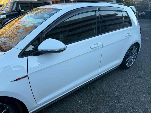 ゴルフＧＴＩ ベースグレード　レムスマフラー／ＳＳＲホイール／Ｈ＆Ｒダウンサス／ＡＰＲエアインテーク／ＥＣＳエアインテークホース／トランクスポイラー／前後ブラックエンブレム／Ａｐｐｌｅ　Ｃａｒ　Ｐｌａｙ／バックカメラ／ドラレコ（14枚目）