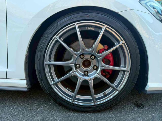 ゴルフＧＴＩ ベースグレード　レムスマフラー／ＳＳＲホイール／Ｈ＆Ｒダウンサス／ＡＰＲエアインテーク／ＥＣＳエアインテークホース／トランクスポイラー／前後ブラックエンブレム／Ａｐｐｌｅ　Ｃａｒ　Ｐｌａｙ／バックカメラ／ドラレコ（16枚目）