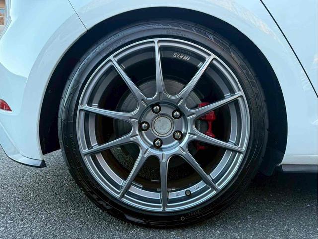 ゴルフＧＴＩ ベースグレード　レムスマフラー／ＳＳＲホイール／Ｈ＆Ｒダウンサス／ＡＰＲエアインテーク／ＥＣＳエアインテークホース／トランクスポイラー／前後ブラックエンブレム／Ａｐｐｌｅ　Ｃａｒ　Ｐｌａｙ／バックカメラ／ドラレコ（17枚目）