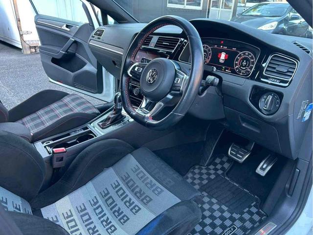 ゴルフＧＴＩ ベースグレード　レムスマフラー／ＳＳＲホイール／Ｈ＆Ｒダウンサス／ＡＰＲエアインテーク／ＥＣＳエアインテークホース／トランクスポイラー／前後ブラックエンブレム／Ａｐｐｌｅ　Ｃａｒ　Ｐｌａｙ／バックカメラ／ドラレコ（29枚目）