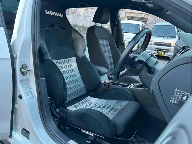 ゴルフＧＴＩ ベースグレード　レムスマフラー／ＳＳＲホイール／Ｈ＆Ｒダウンサス／ＡＰＲエアインテーク／ＥＣＳエアインテークホース／トランクスポイラー／前後ブラックエンブレム／Ａｐｐｌｅ　Ｃａｒ　Ｐｌａｙ／バックカメラ／ドラレコ（30枚目）