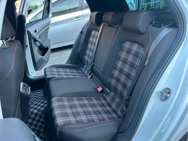ゴルフＧＴＩ ベースグレード　レムスマフラー／ＳＳＲホイール／Ｈ＆Ｒダウンサス／ＡＰＲエアインテーク／ＥＣＳエアインテークホース／トランクスポイラー／前後ブラックエンブレム／Ａｐｐｌｅ　Ｃａｒ　Ｐｌａｙ／バックカメラ／ドラレコ（36枚目）