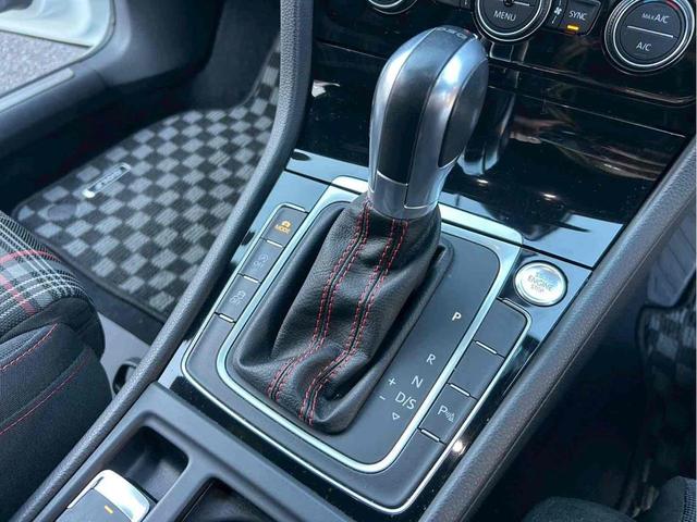 ゴルフＧＴＩ ベースグレード　レムスマフラー／ＳＳＲホイール／Ｈ＆Ｒダウンサス／ＡＰＲエアインテーク／ＥＣＳエアインテークホース／トランクスポイラー／前後ブラックエンブレム／Ａｐｐｌｅ　Ｃａｒ　Ｐｌａｙ／バックカメラ／ドラレコ（49枚目）