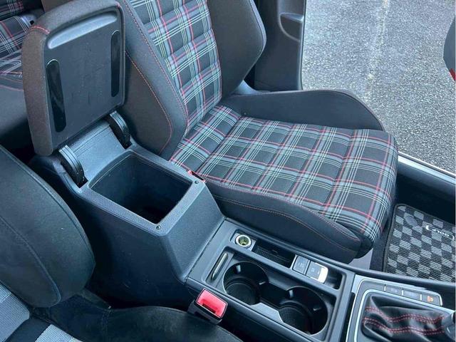 ゴルフＧＴＩ ベースグレード　レムスマフラー／ＳＳＲホイール／Ｈ＆Ｒダウンサス／ＡＰＲエアインテーク／ＥＣＳエアインテークホース／トランクスポイラー／前後ブラックエンブレム／Ａｐｐｌｅ　Ｃａｒ　Ｐｌａｙ／バックカメラ／ドラレコ（51枚目）