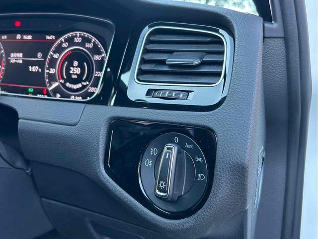 ゴルフＧＴＩ ベースグレード　レムスマフラー／ＳＳＲホイール／Ｈ＆Ｒダウンサス／ＡＰＲエアインテーク／ＥＣＳエアインテークホース／トランクスポイラー／前後ブラックエンブレム／Ａｐｐｌｅ　Ｃａｒ　Ｐｌａｙ／バックカメラ／ドラレコ（57枚目）