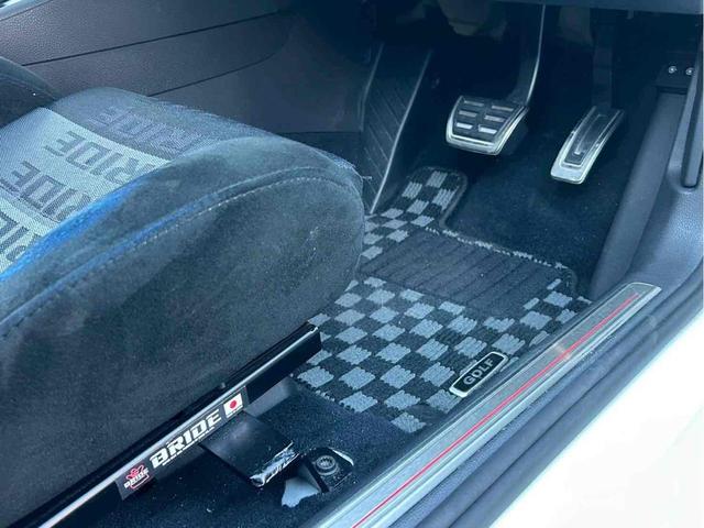 ゴルフＧＴＩ ベースグレード　レムスマフラー／ＳＳＲホイール／Ｈ＆Ｒダウンサス／ＡＰＲエアインテーク／ＥＣＳエアインテークホース／トランクスポイラー／前後ブラックエンブレム／Ａｐｐｌｅ　Ｃａｒ　Ｐｌａｙ／バックカメラ／ドラレコ（59枚目）