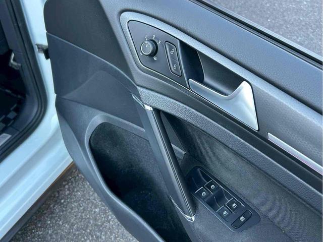 ゴルフＧＴＩ ベースグレード　レムスマフラー／ＳＳＲホイール／Ｈ＆Ｒダウンサス／ＡＰＲエアインテーク／ＥＣＳエアインテークホース／トランクスポイラー／前後ブラックエンブレム／Ａｐｐｌｅ　Ｃａｒ　Ｐｌａｙ／バックカメラ／ドラレコ（60枚目）