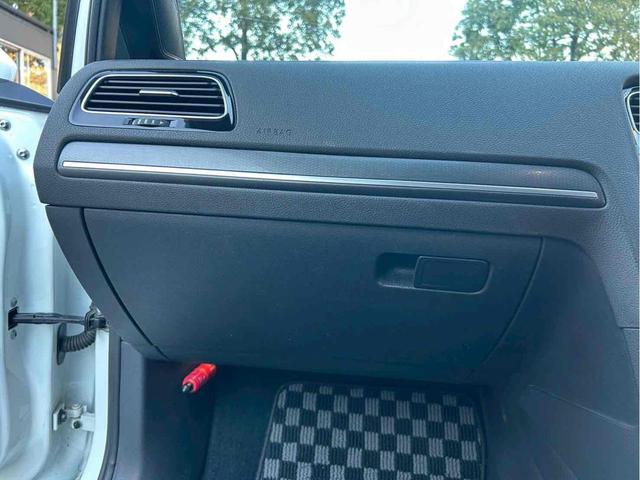 ゴルフＧＴＩ ベースグレード　レムスマフラー／ＳＳＲホイール／Ｈ＆Ｒダウンサス／ＡＰＲエアインテーク／ＥＣＳエアインテークホース／トランクスポイラー／前後ブラックエンブレム／Ａｐｐｌｅ　Ｃａｒ　Ｐｌａｙ／バックカメラ／ドラレコ（65枚目）