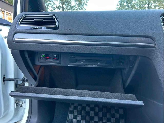 ゴルフＧＴＩ ベースグレード　レムスマフラー／ＳＳＲホイール／Ｈ＆Ｒダウンサス／ＡＰＲエアインテーク／ＥＣＳエアインテークホース／トランクスポイラー／前後ブラックエンブレム／Ａｐｐｌｅ　Ｃａｒ　Ｐｌａｙ／バックカメラ／ドラレコ（66枚目）