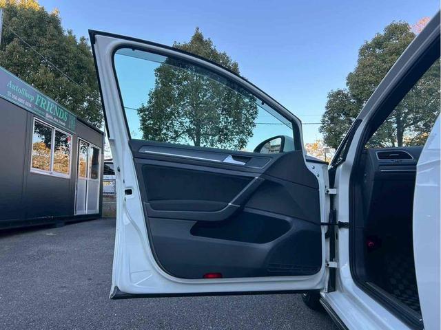 ゴルフＧＴＩ ベースグレード　レムスマフラー／ＳＳＲホイール／Ｈ＆Ｒダウンサス／ＡＰＲエアインテーク／ＥＣＳエアインテークホース／トランクスポイラー／前後ブラックエンブレム／Ａｐｐｌｅ　Ｃａｒ　Ｐｌａｙ／バックカメラ／ドラレコ（70枚目）