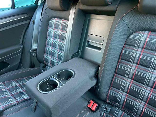 ゴルフＧＴＩ ベースグレード　レムスマフラー／ＳＳＲホイール／Ｈ＆Ｒダウンサス／ＡＰＲエアインテーク／ＥＣＳエアインテークホース／トランクスポイラー／前後ブラックエンブレム／Ａｐｐｌｅ　Ｃａｒ　Ｐｌａｙ／バックカメラ／ドラレコ（72枚目）