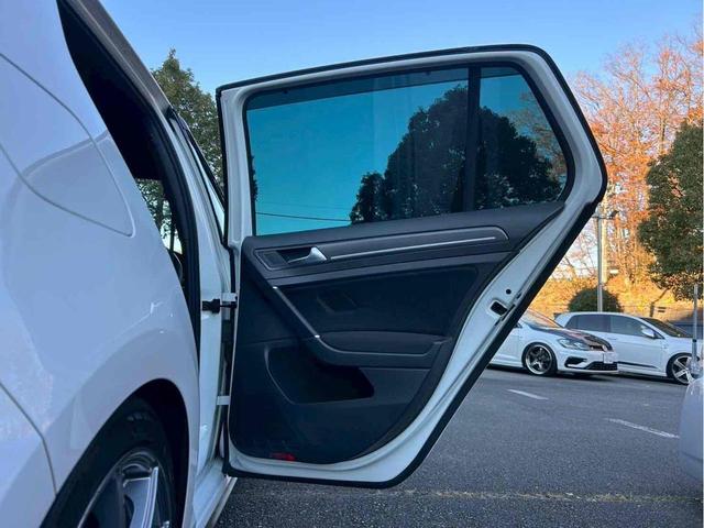 ゴルフＧＴＩ ベースグレード　レムスマフラー／ＳＳＲホイール／Ｈ＆Ｒダウンサス／ＡＰＲエアインテーク／ＥＣＳエアインテークホース／トランクスポイラー／前後ブラックエンブレム／Ａｐｐｌｅ　Ｃａｒ　Ｐｌａｙ／バックカメラ／ドラレコ（75枚目）