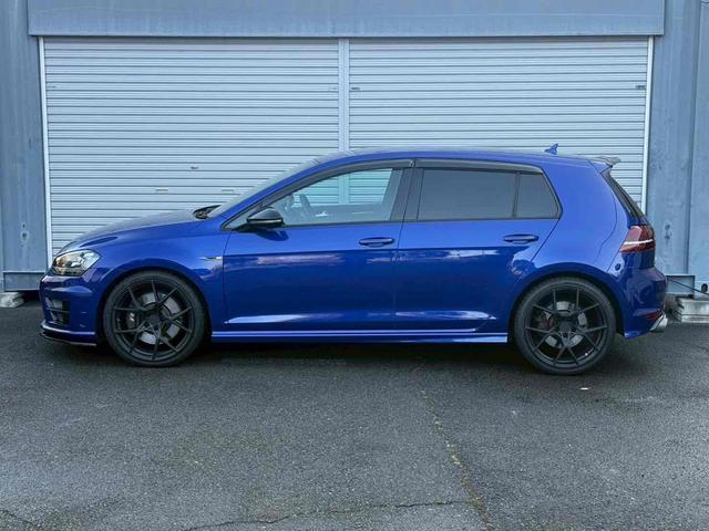 ゴルフＲ ベースグレード　レーシングラインマフラー／ｒａｆｆａホイール／社外エアクリ／新品フロントリップ／トランクスポイラー／社外パドルシフト／ＥＴＣ／Ｂｌｕｅｔｏｏｔｈ／ＴＶ／クルーズコントロール（9枚目）