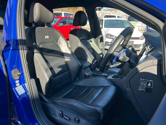 ゴルフＲ ベースグレード　レーシングラインマフラー／ｒａｆｆａホイール／社外エアクリ／新品フロントリップ／トランクスポイラー／社外パドルシフト／ＥＴＣ／Ｂｌｕｅｔｏｏｔｈ／ＴＶ／クルーズコントロール（29枚目）