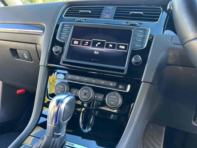 ゴルフＲ ベースグレード　レーシングラインマフラー／ｒａｆｆａホイール／社外エアクリ／新品フロントリップ／トランクスポイラー／社外パドルシフト／ＥＴＣ／Ｂｌｕｅｔｏｏｔｈ／ＴＶ／クルーズコントロール（40枚目）