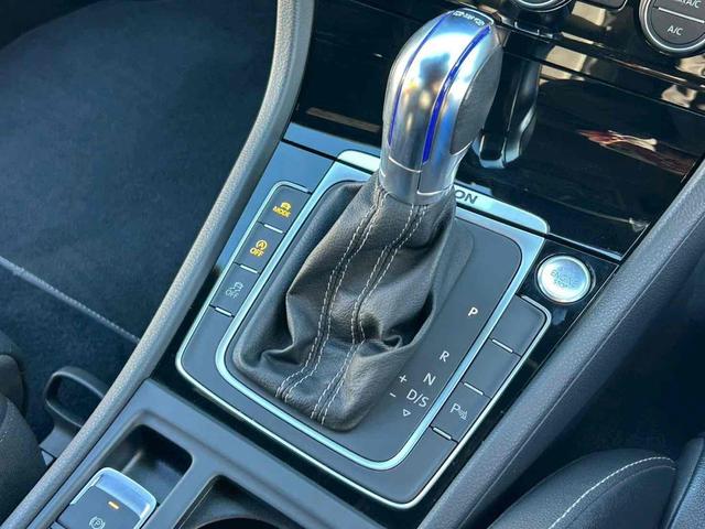 ゴルフＲ ベースグレード　レーシングラインマフラー／ｒａｆｆａホイール／社外エアクリ／新品フロントリップ／トランクスポイラー／社外パドルシフト／ＥＴＣ／Ｂｌｕｅｔｏｏｔｈ／ＴＶ／クルーズコントロール（48枚目）